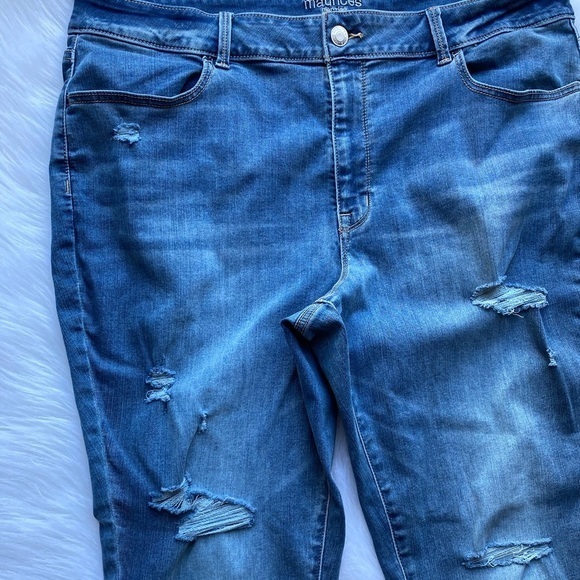Maurices Jeans‎ Womens 24W REG High-Rise Blue Denim Distressed - Picture 2 of 8